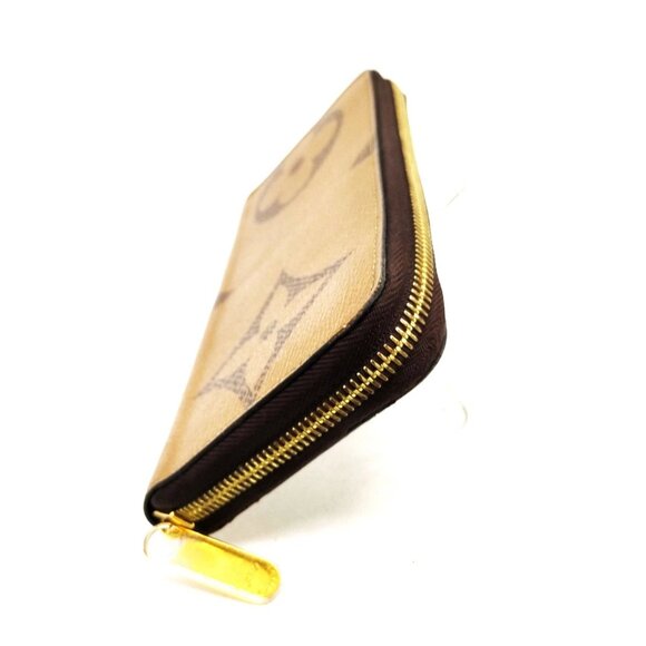 Louis Vuitton Brown Monogram Giant Leather Wallet 547-070425 - Picture 3 of 9